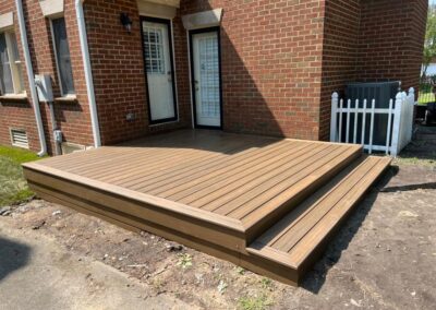 Worker,Joining,Vinyl,Floor,Covering,At,Home,Renovation
