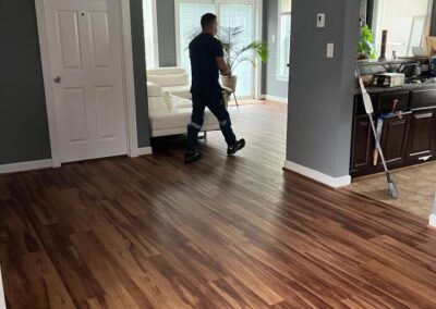 Worker,Joining,Vinyl,Floor,Covering,At,Home,Renovation